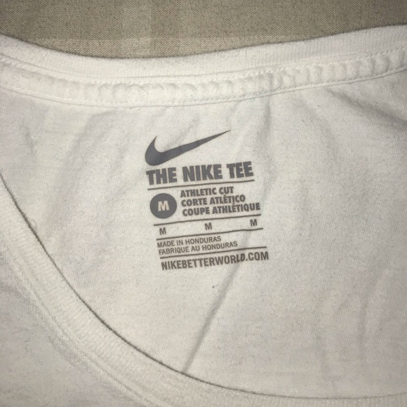 Nike T-shirt SOLD - Picture 3 of 3